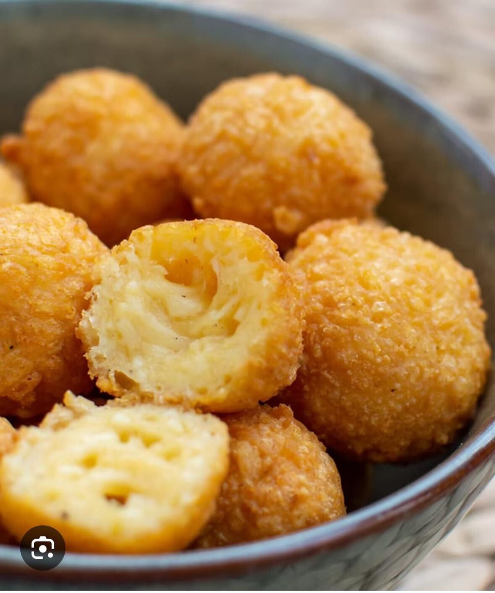 Goudbruine kaasballetjes